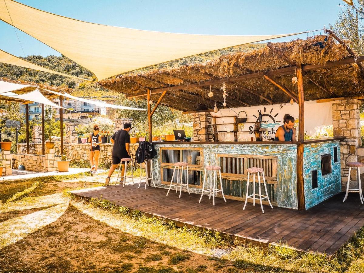 Sun Bakers Hostel 히마레 외부 사진